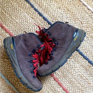 Danner Mountain 600 Waterproof Hiking Boots - W Size 7.5US